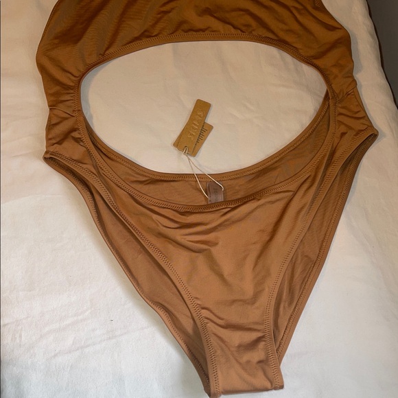 SKIMS One-Piece Swimsuit with Cut-Out - Picture 5 of 16